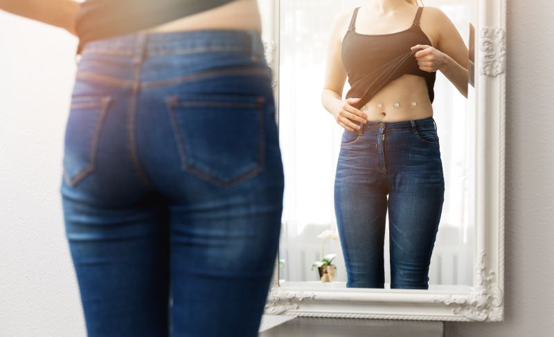 woman with small incisions