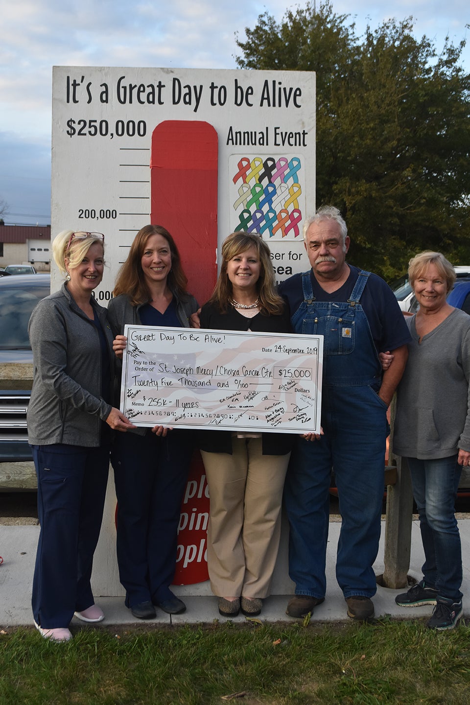 St. Joseph Mercy Chelsea receives $25,000 check to fight cancer